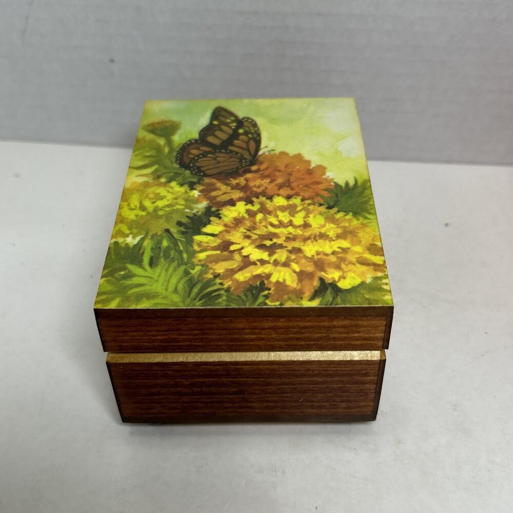Vtg Deichert Wood Music Box Monarch Butterfly Mum Flowers "FEELINGS" Lador 1970s